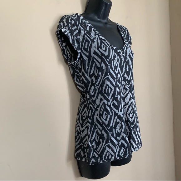 3/$15 SALE Dots Black White V-Neck Sheer Pattern Short Sleeve Top - Picture 3 of 8